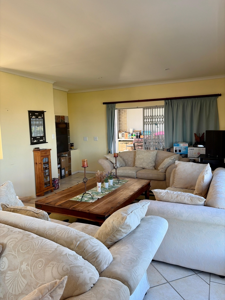 3 Bedroom Property for Sale in Boggomsbaai Western Cape